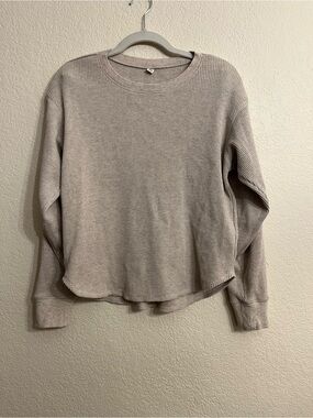 Uniqlo Waffle Knit Crewneck Thermal Top in Light Beige